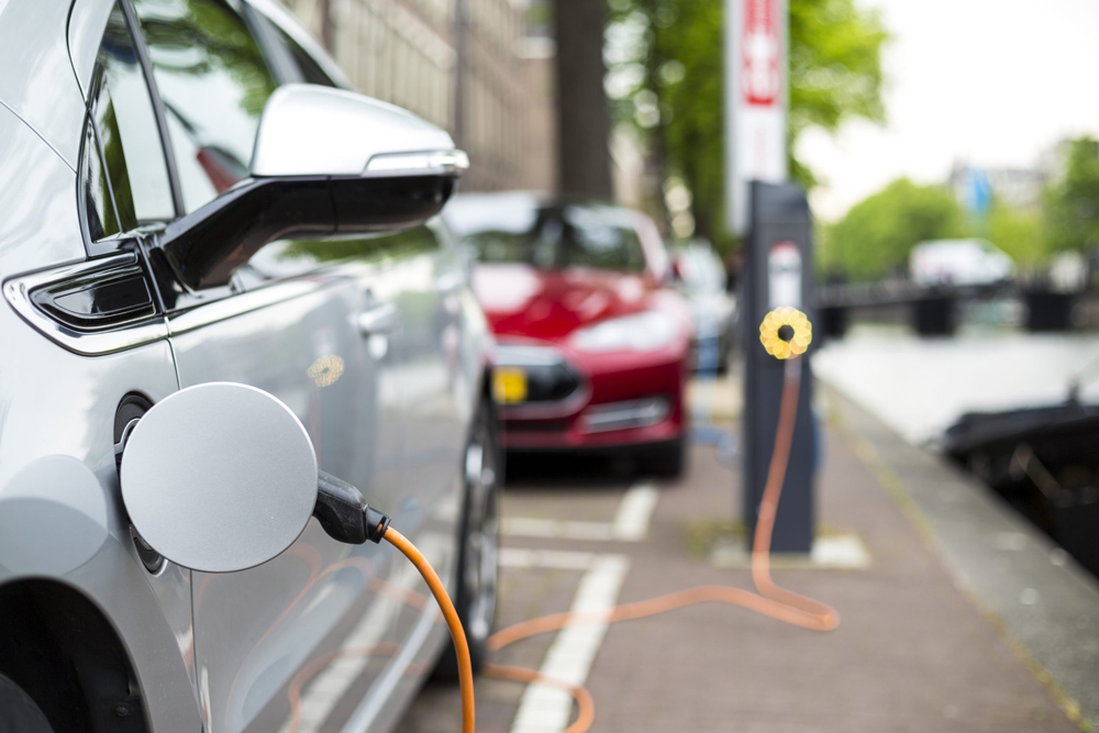 Elektroauto an Ladestation